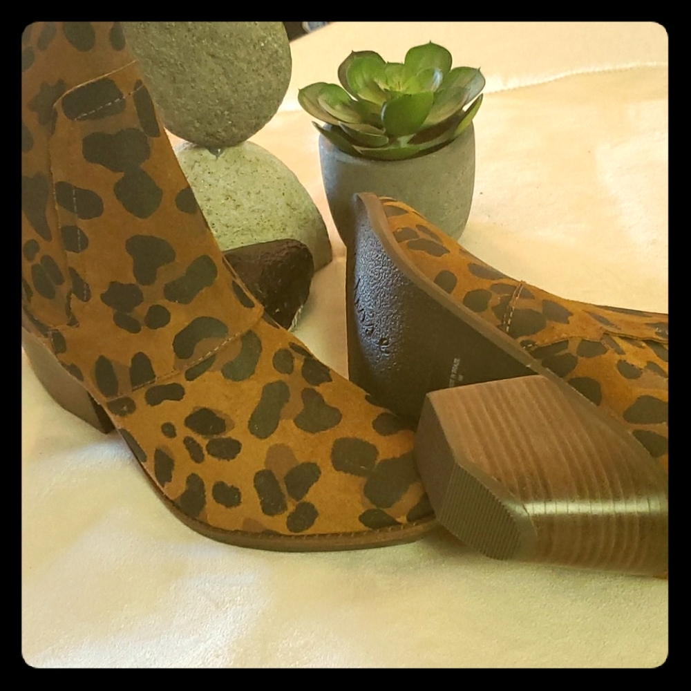 NWOT Leather Leopard Booties